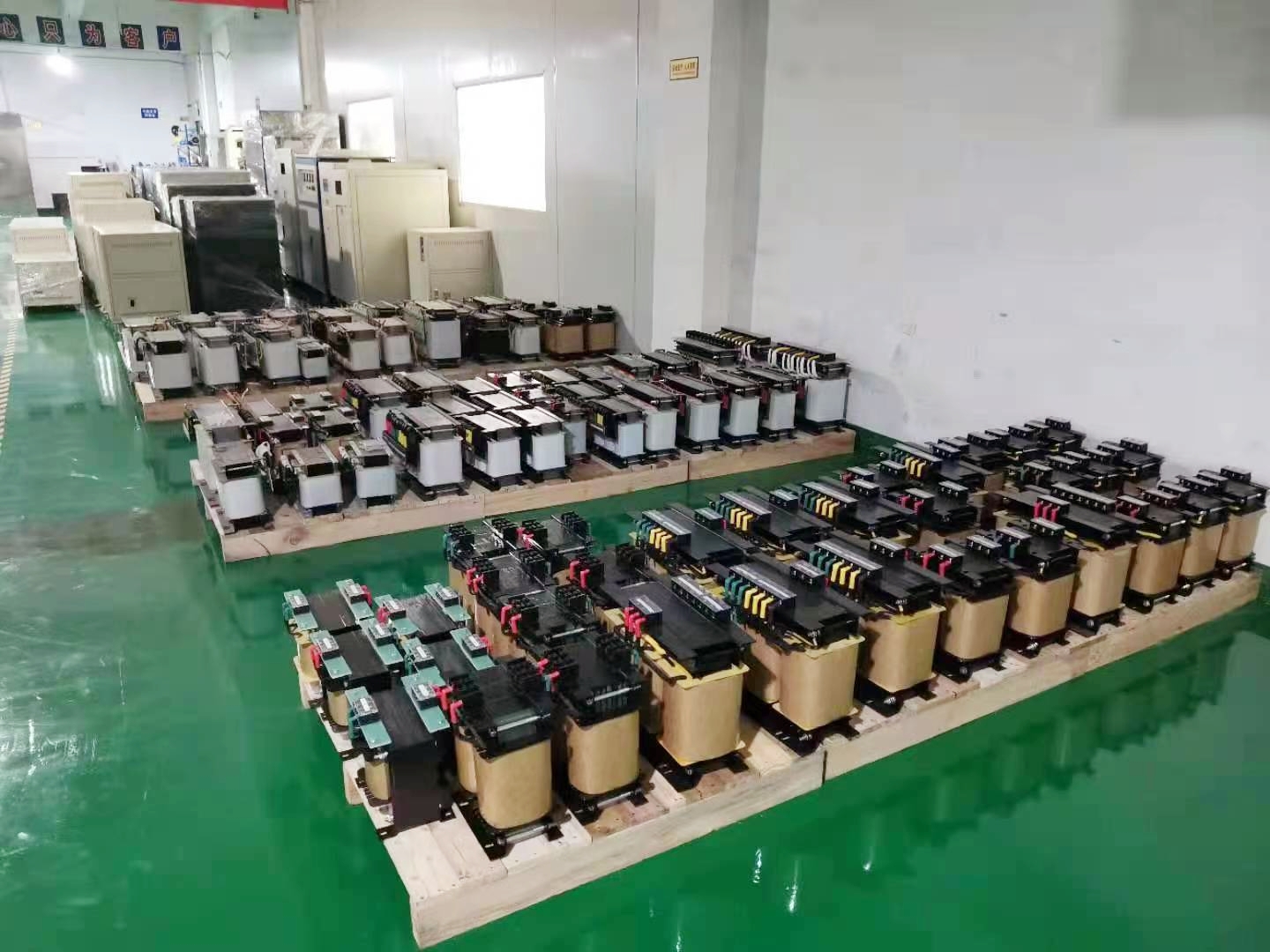 半成品仓库.jpg